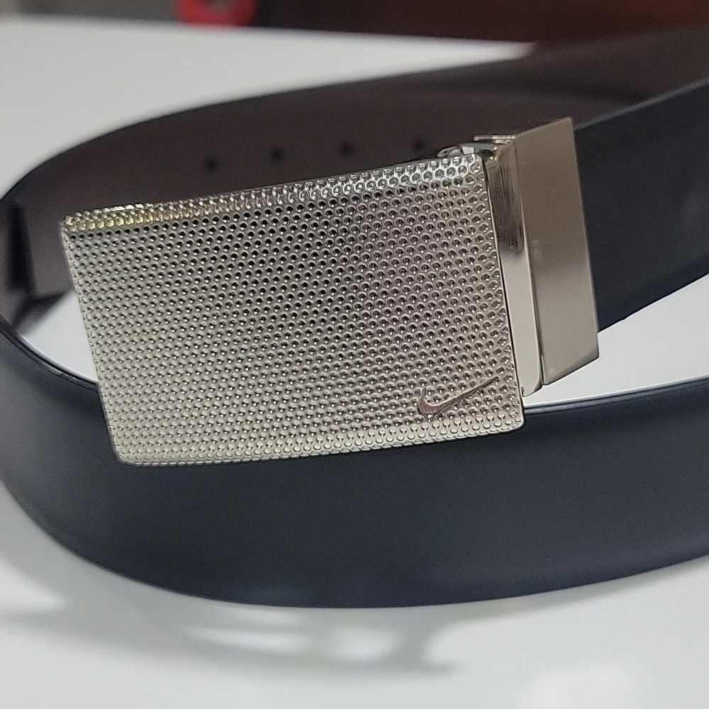 Nike Black Leather Belt with Textured Silver Buckle Sz XL 42-44